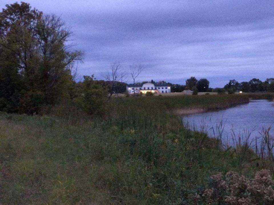 Lakes Inn at Dunvilla Buitenkant foto